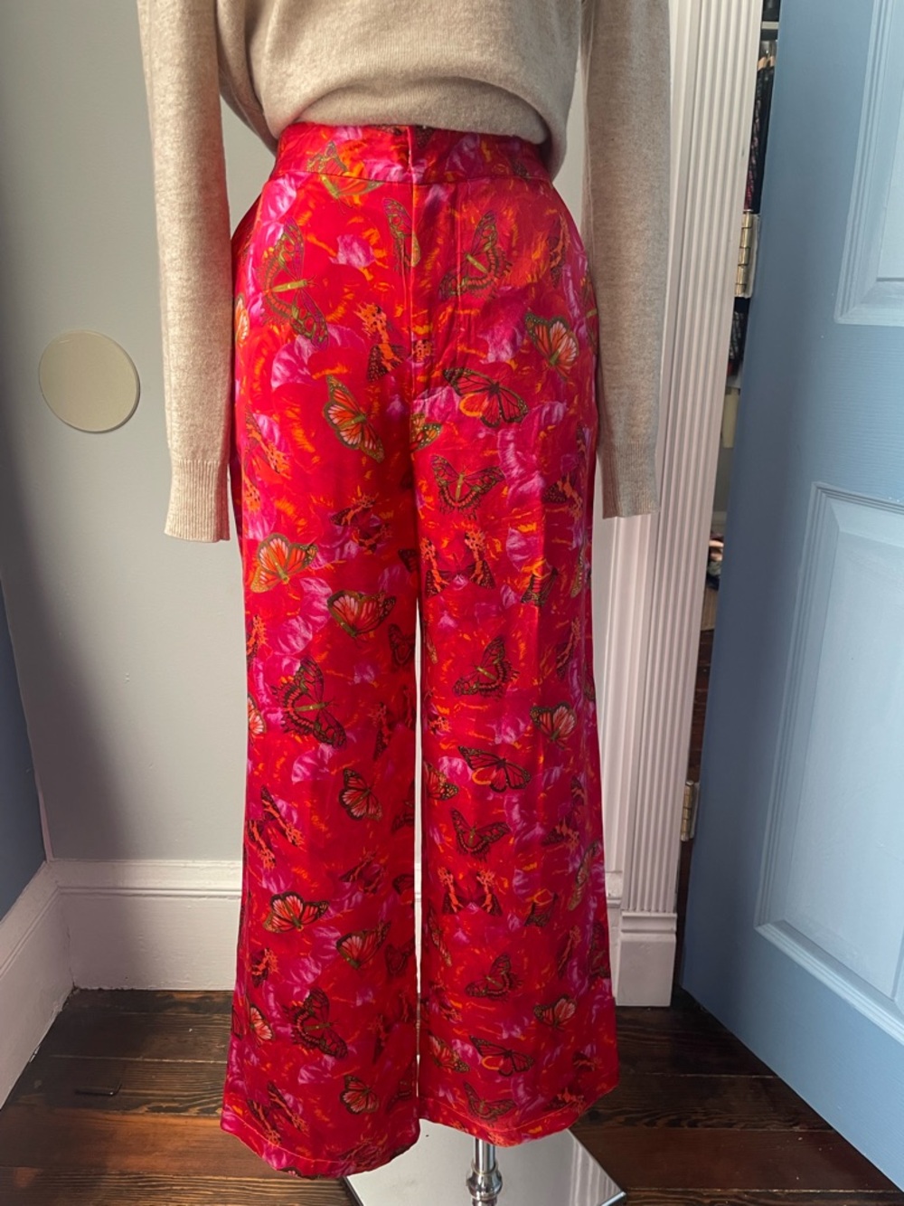 L’AGENCE Livvy Silk Butterfly Straight Leg Pants Women’s Size 4 Excellent Unique